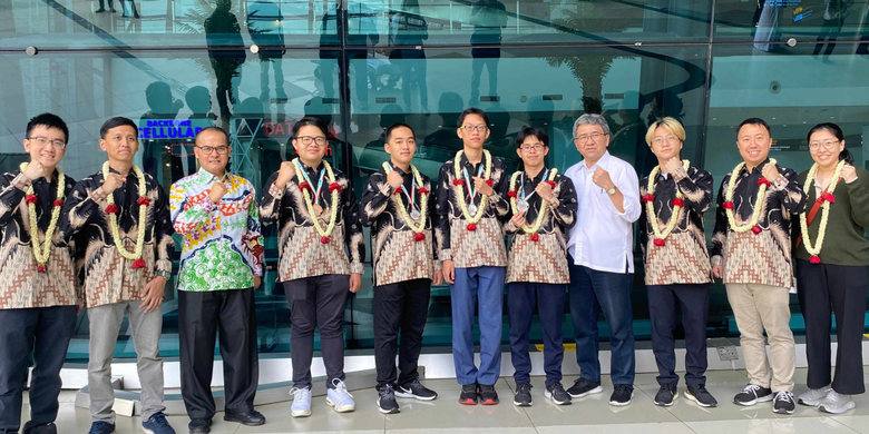 Melangkah ke Puncak, Olimpiade Informatika di Indonesia 